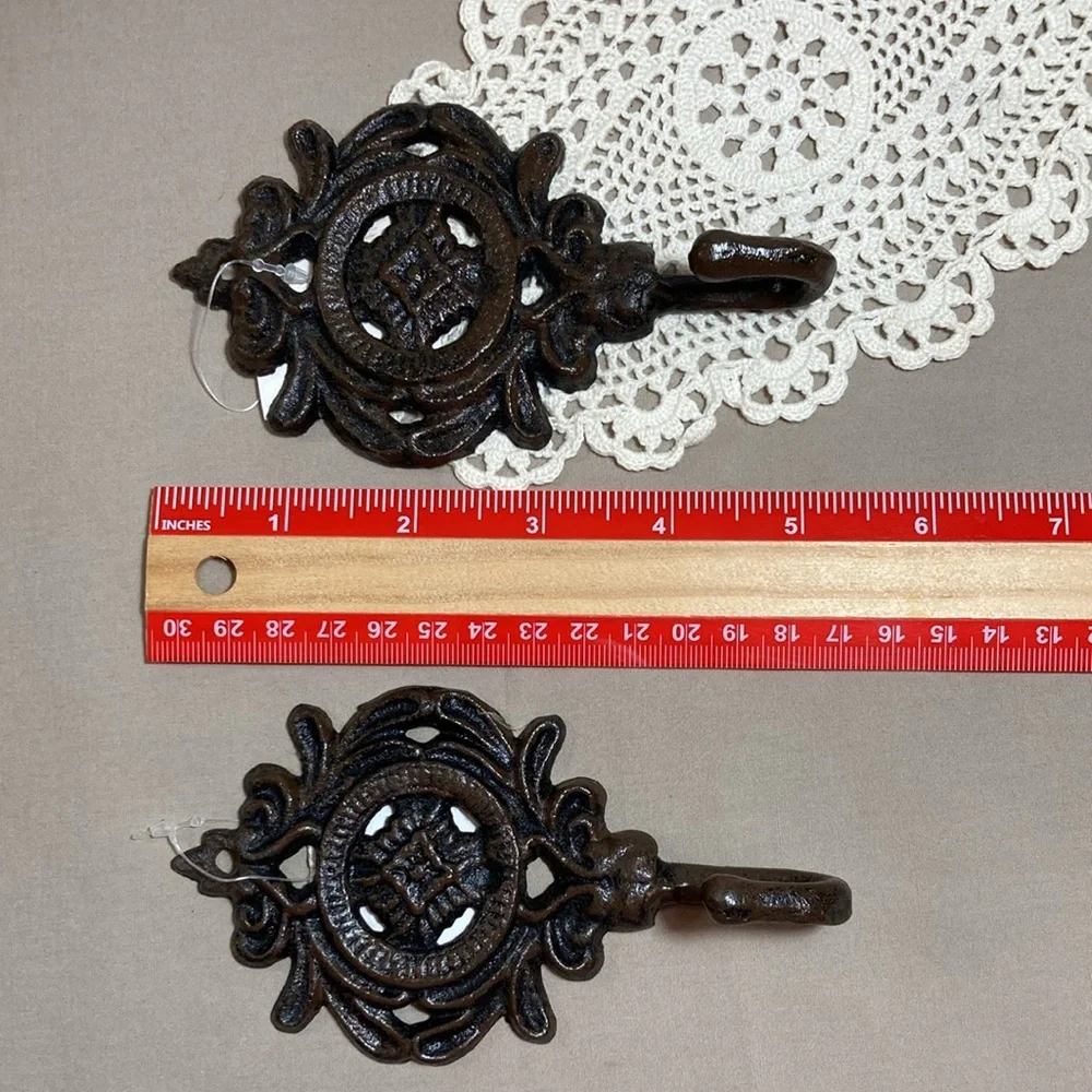 NWT Cast Iron Wall Hooks Set Of 3
